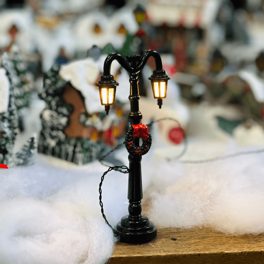 Jogo 2 Postes Natalino Com Guirlanda e Led Preto 12cm