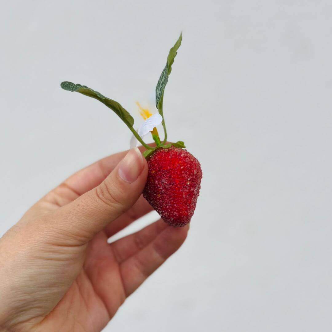 Enfeite Decorativo Morango Vermelho e Verde – 15cm | Jogo com 3 Peças