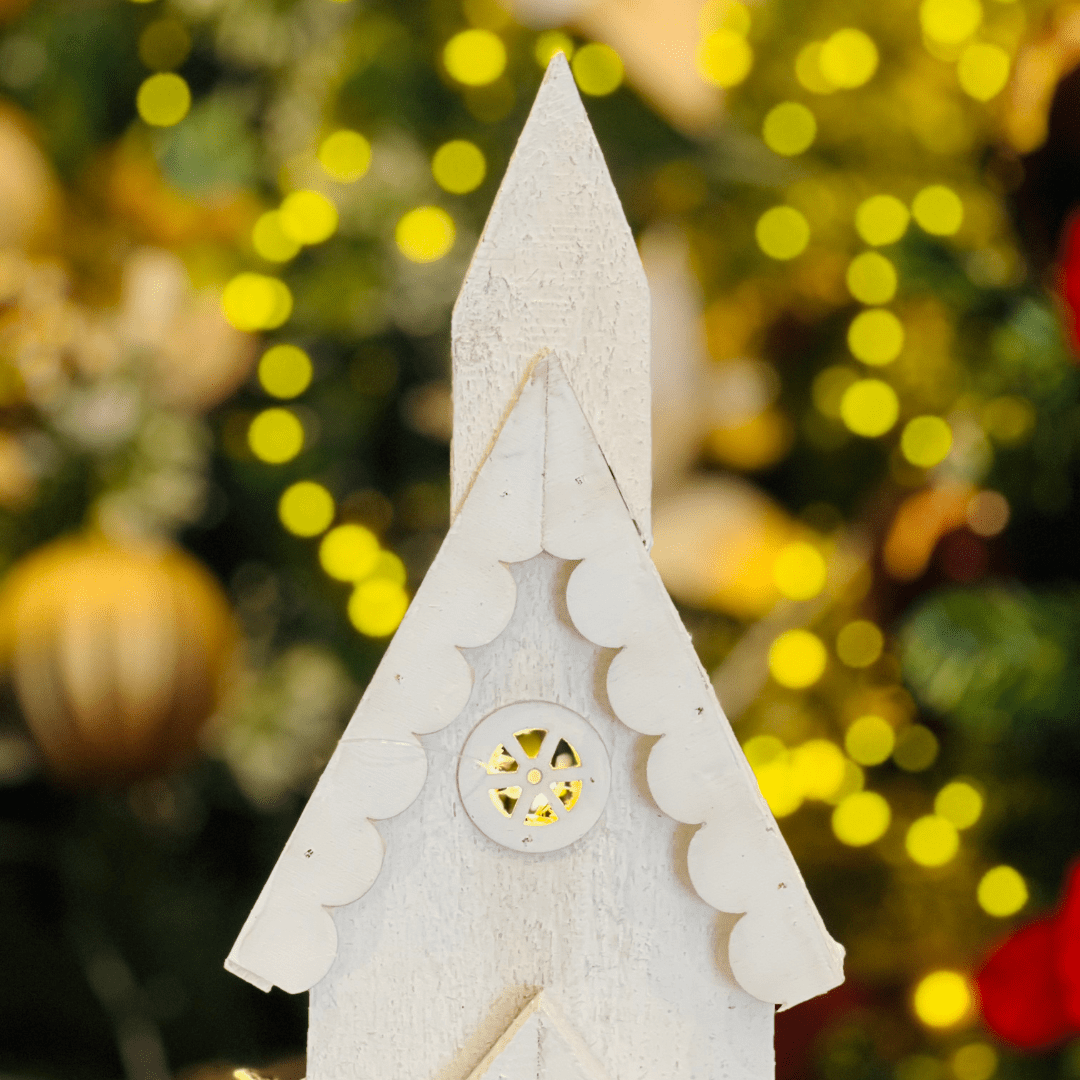 Casa Natalina Branca Com Led de Madeira 30x21x10cm