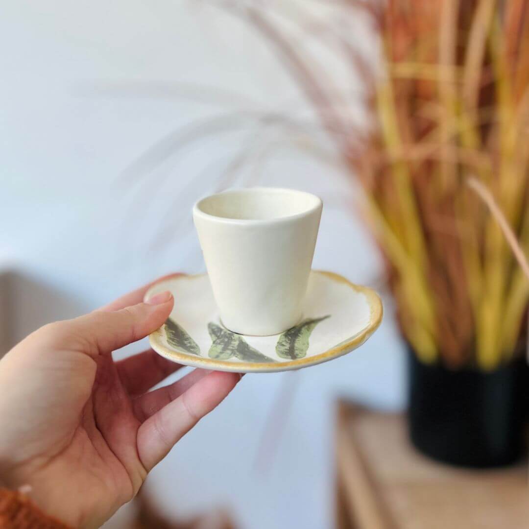 Xícara de Café com Pires Herbal