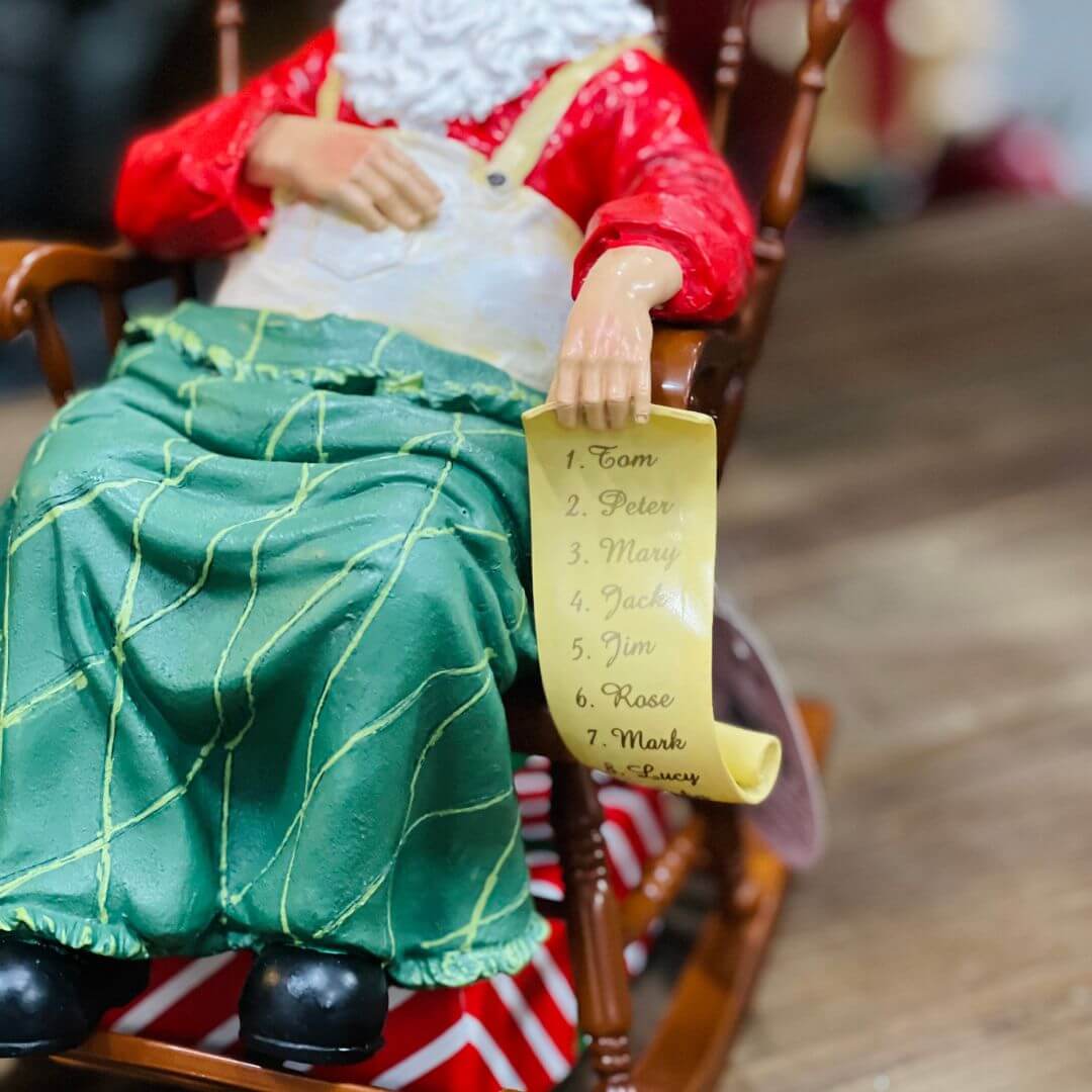 Papai Noel Decorativo na Cadeira de Balanço com Movimento e Música – 27cm