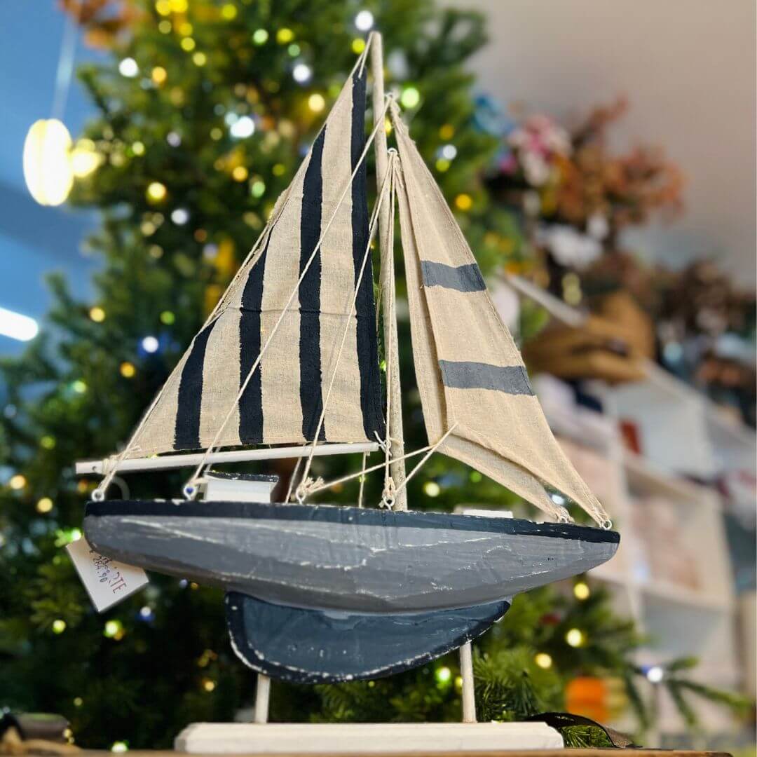 Escultura Decorativa em Madeira Barco à Vela  – 43cm