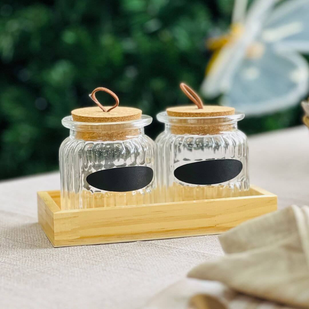 Conjunto de 2 Potes de Vidro Com Tampa de Rolha e Suporte de Madeira - 260ml