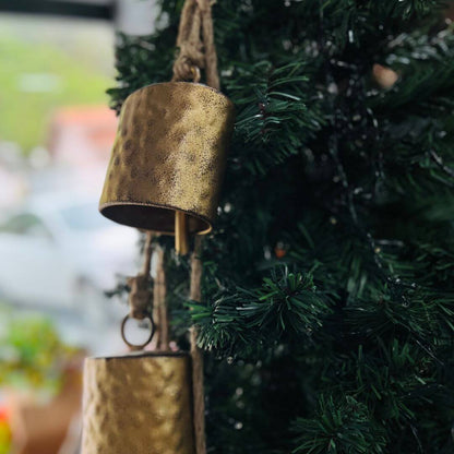Enfeite Pendente de Sinos Dourado – 76cm