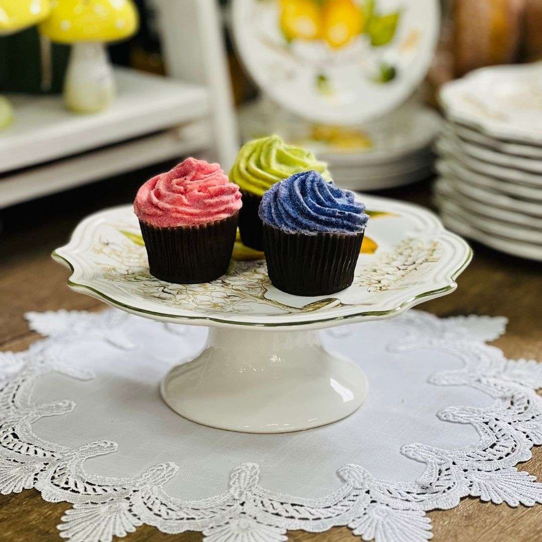 Prato Para Bolo Com Pé Toscana Branco Limão Siciliano - 27cm