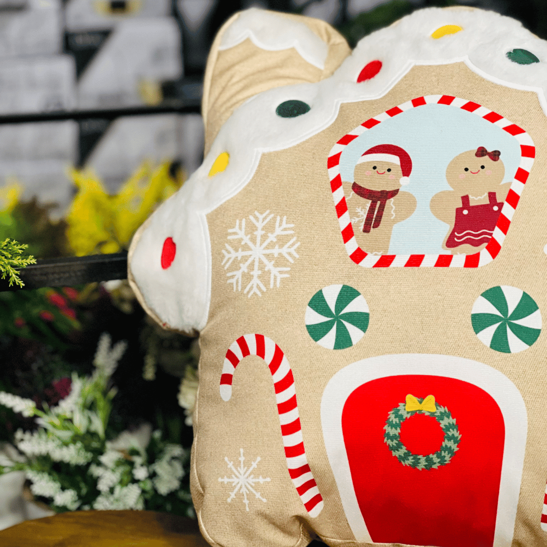 445472-Almofada de Natal Em Formato de Casa Ginger 54cmx46 Cm