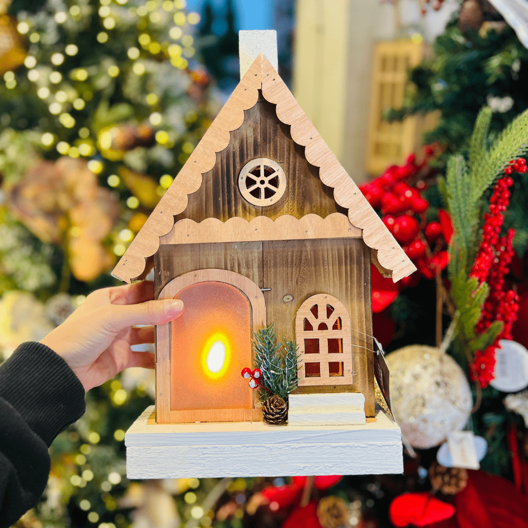 Casa Natalina Com Led de Madeira 36x24x9cm
