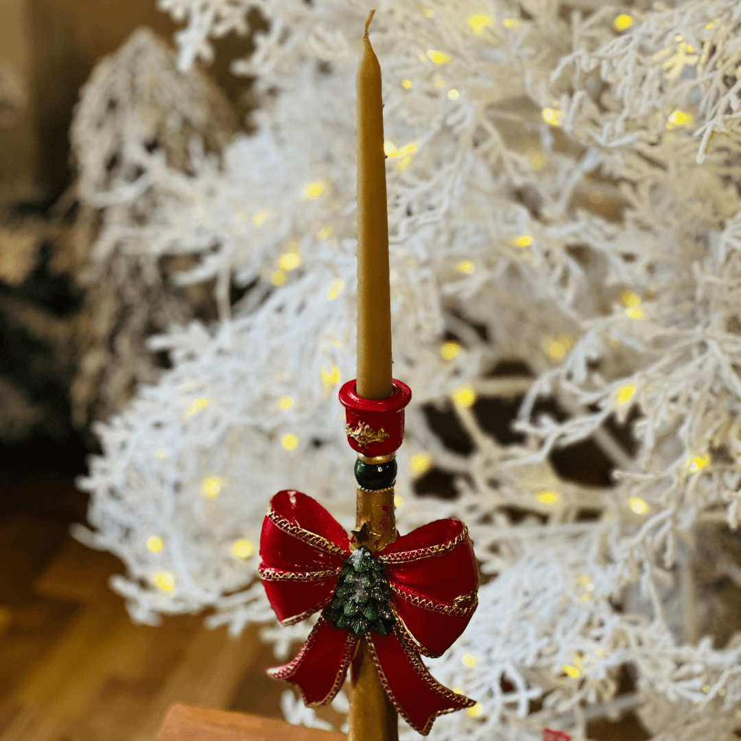 Castiçal Dourado com Laço Vermelho – 30cm