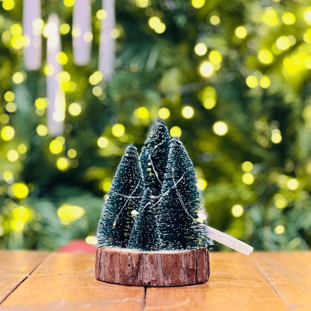 Mini Arvores Nevadas Natalinas no Tronco Com Led 14,5cm