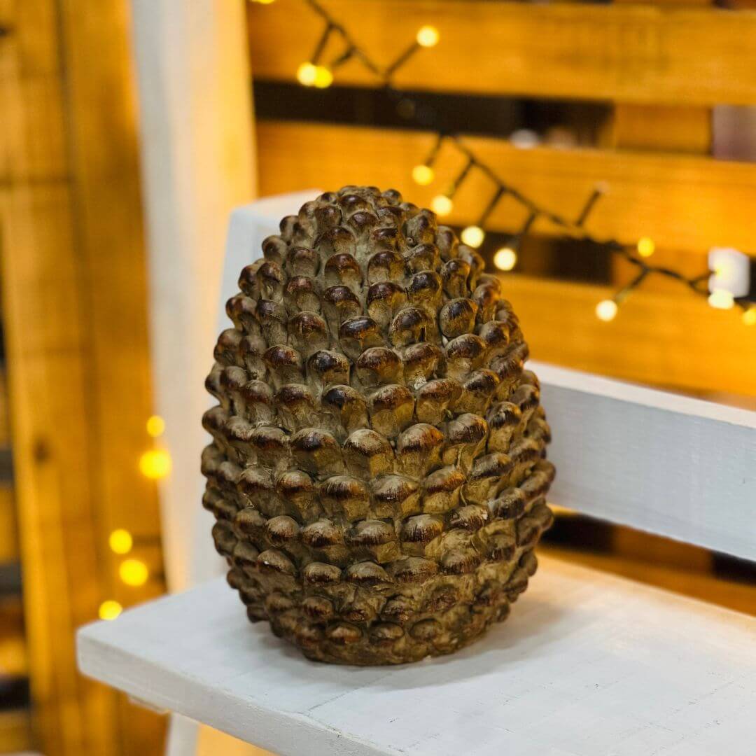 Pinha Natalina em Resina Natural – 21cm