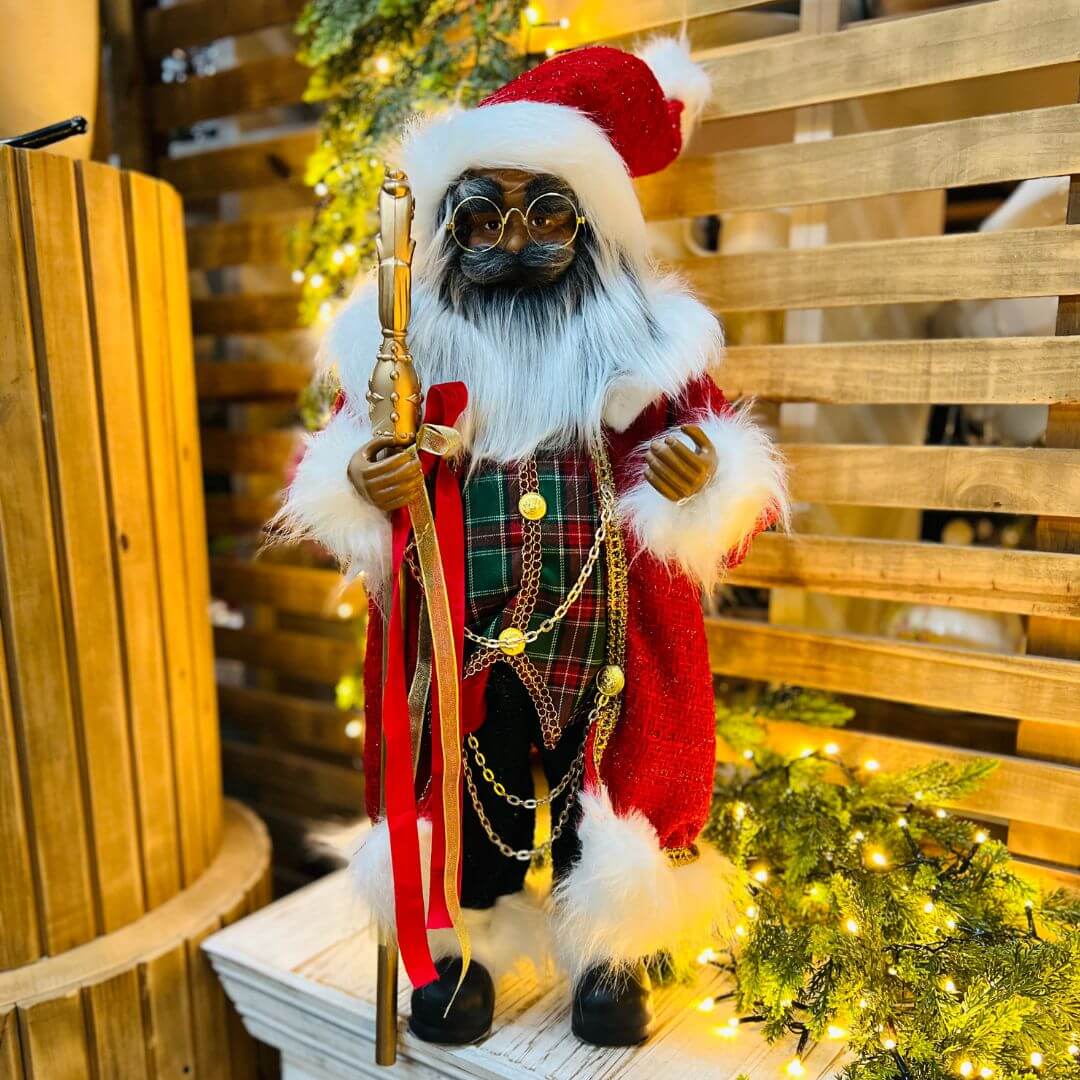 Enfeite Papai Noel Negro com Roupa Xadrez – 60cm
