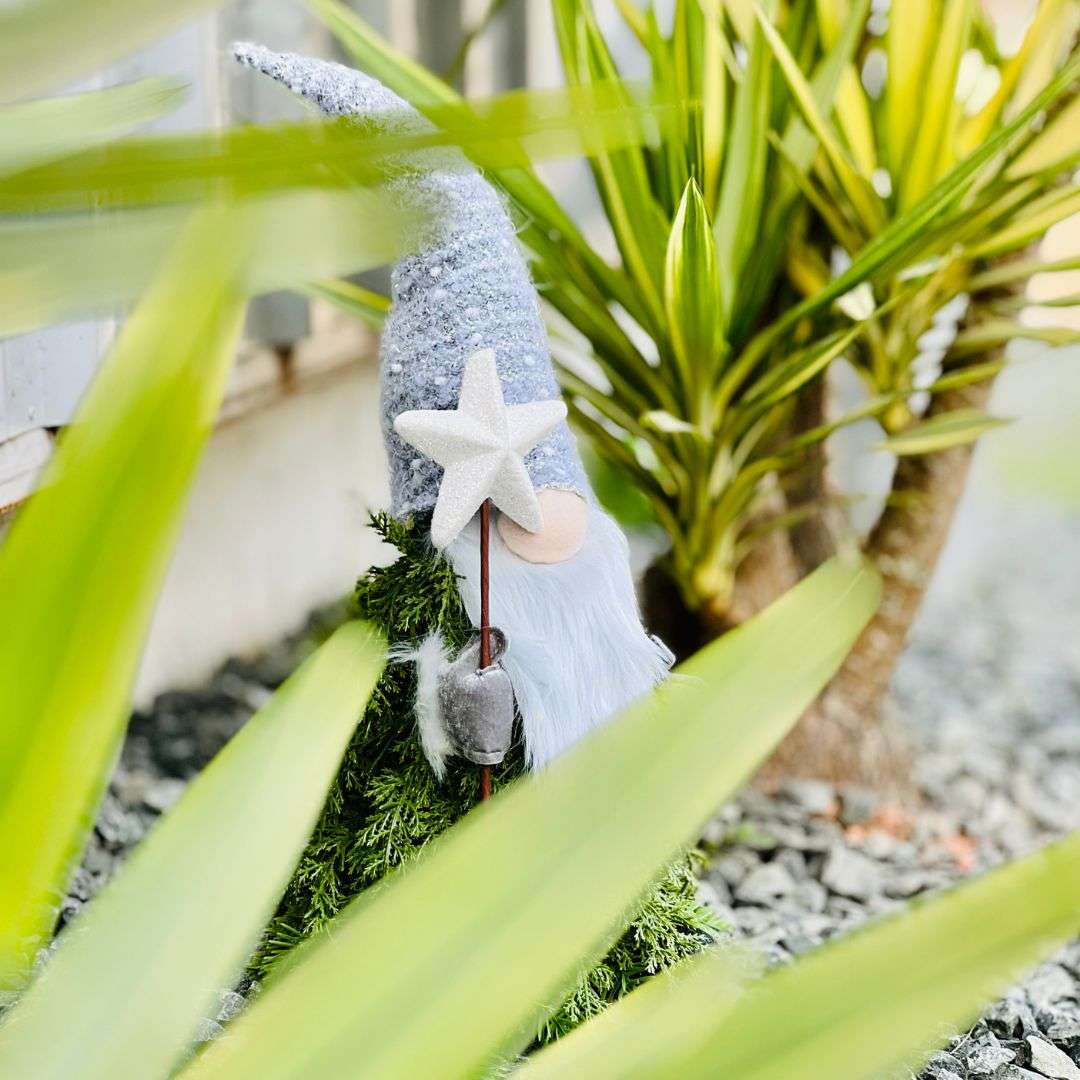 Duende Com Estrela e Folhagem - 55cm