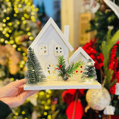 Casa Natalina Branca Com Led de Madeira 21x22x10cm