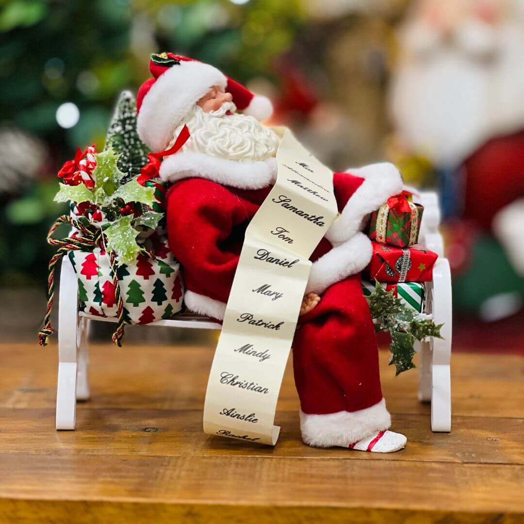 Papai Noel no banco com presentes - 20cm