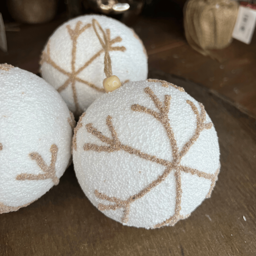 Caixa com 3 Bolas de Natal Decorada Branca Com Bege 10cm