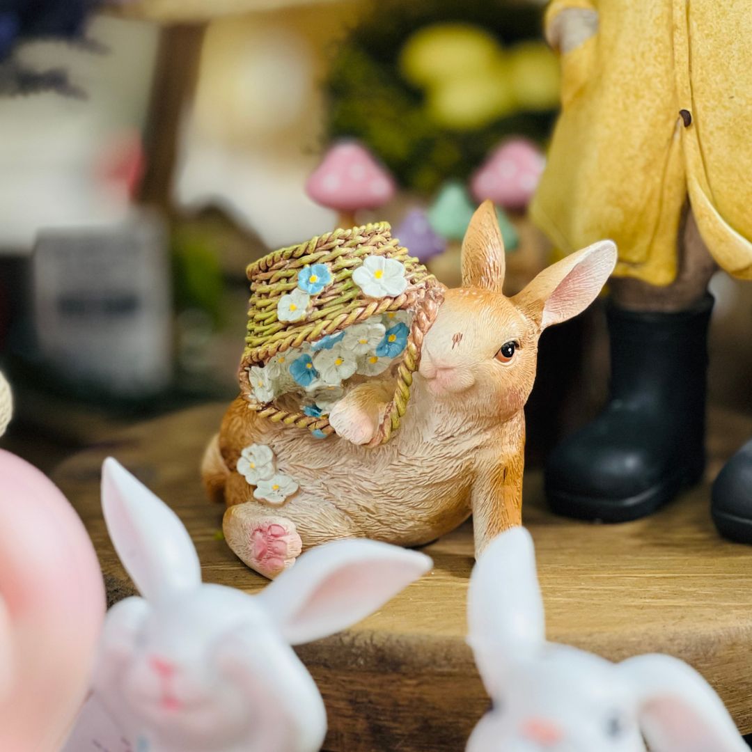 Coelho Sentado Com Cesta de Flores - 9cm