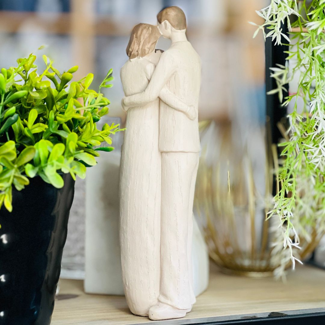 Figura Decorativa Casal Com Bebe - 25cm