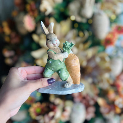 Coelho Com Cenoura - 15cm