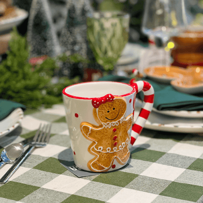 Caneca Natalina de Cerâmica Gingerbread Menina 450ml 13cm
