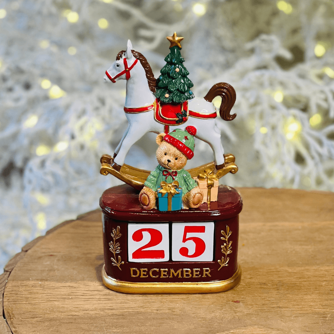 Cavalo de Balanço com Calendário de Natal – 23cm