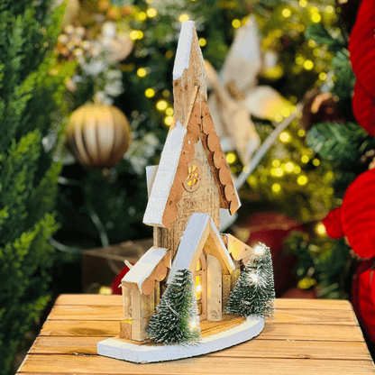 Casa Natalina Com Led de Madeira 30x21x10cm
