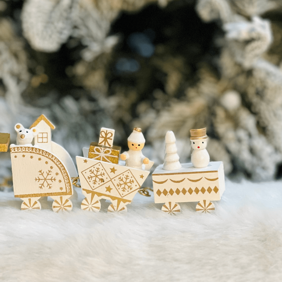 Trem Natalino Branco e Dourado de Madeira 22,5x7,3x2,8cm