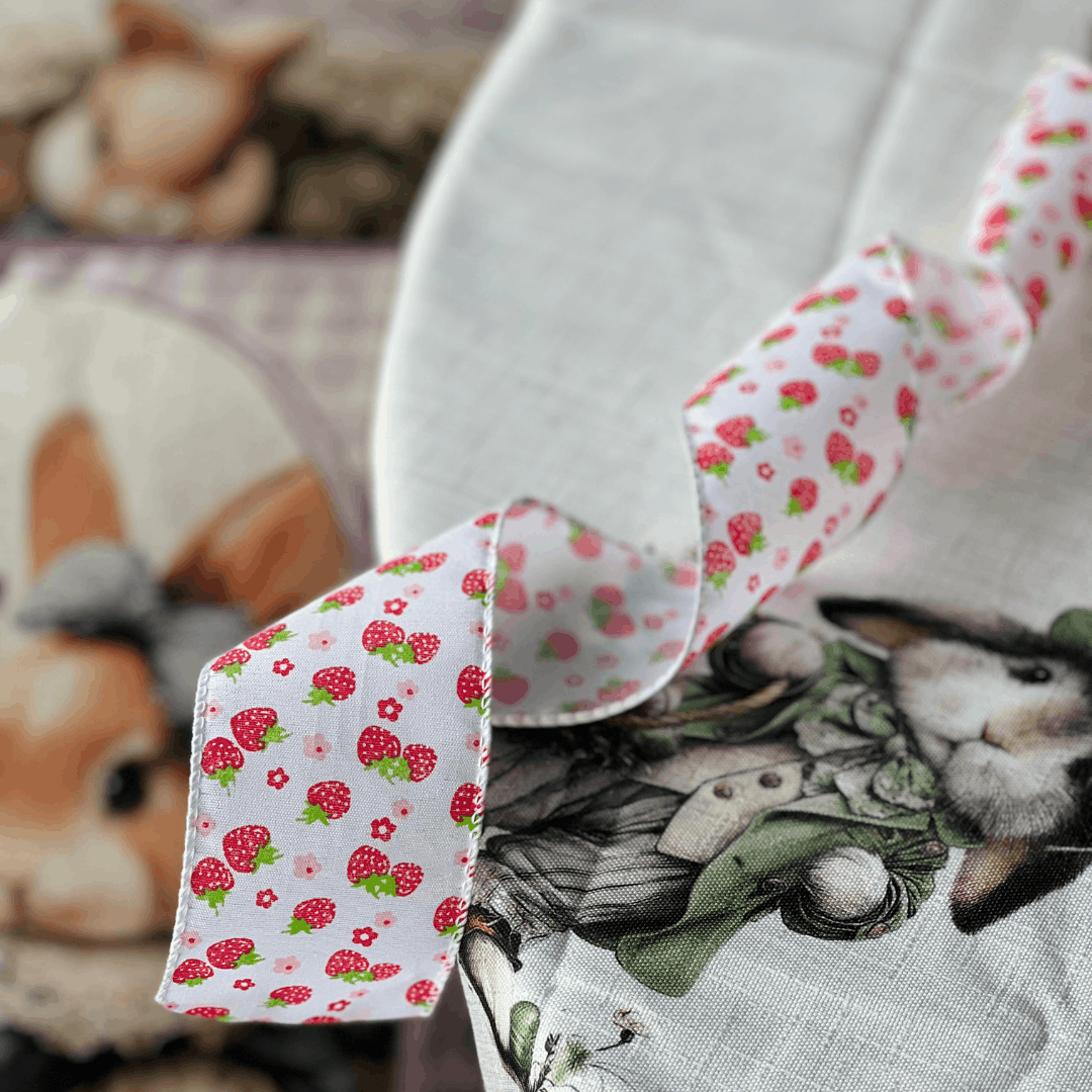 Fita Decorativa Aramada Morangos Branco e Vermelho 6,3cm x 9,14m