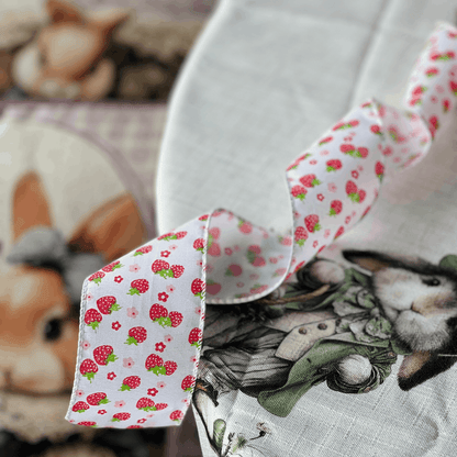 Fita Decorativa Aramada Morangos Branco e Vermelho 6,3cm x 9,14m