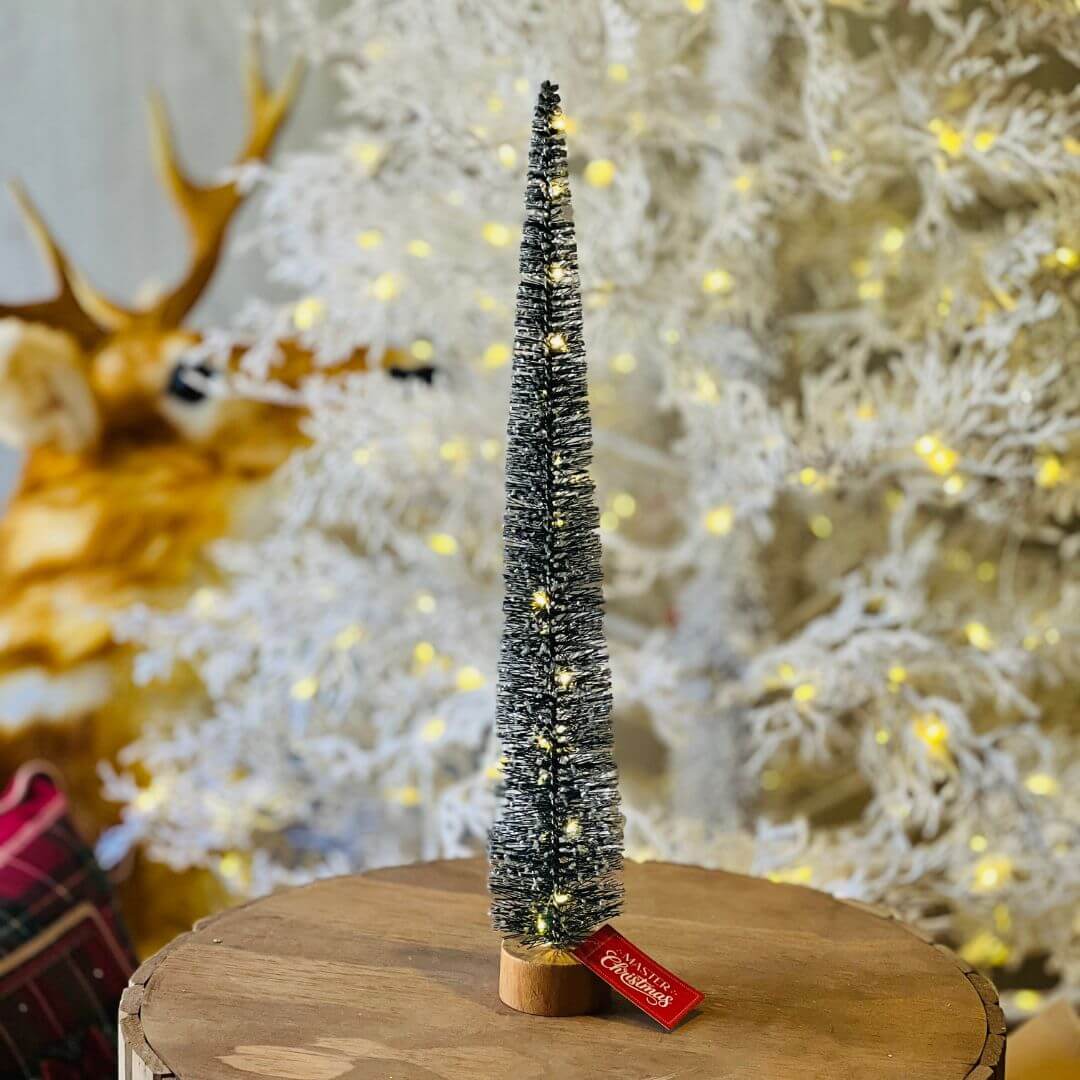 Enfeite Árvore Verde com Neve e 16 LEDs – 50cm