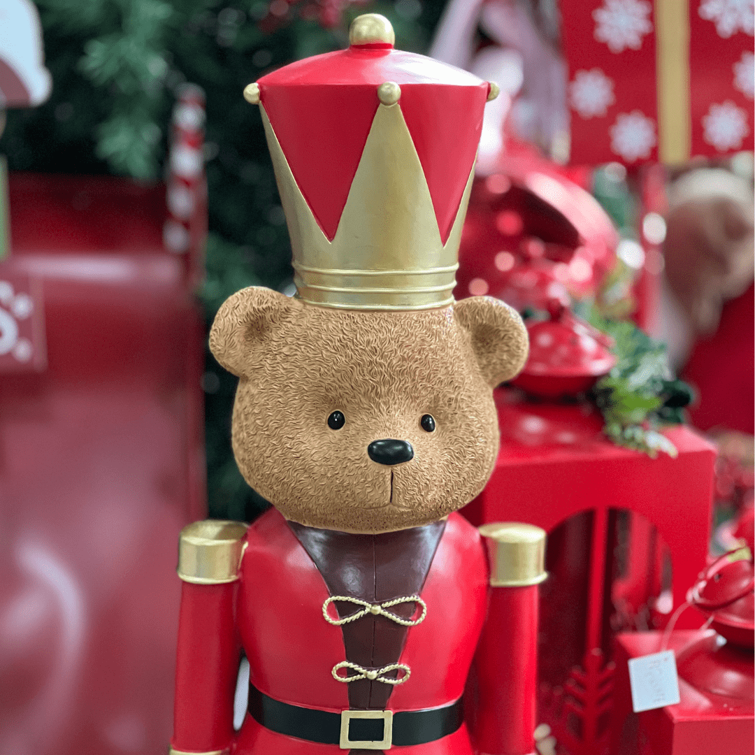 Urso Natalino Quebra Nozes Vermelho de Resina 80,5x26,5cm