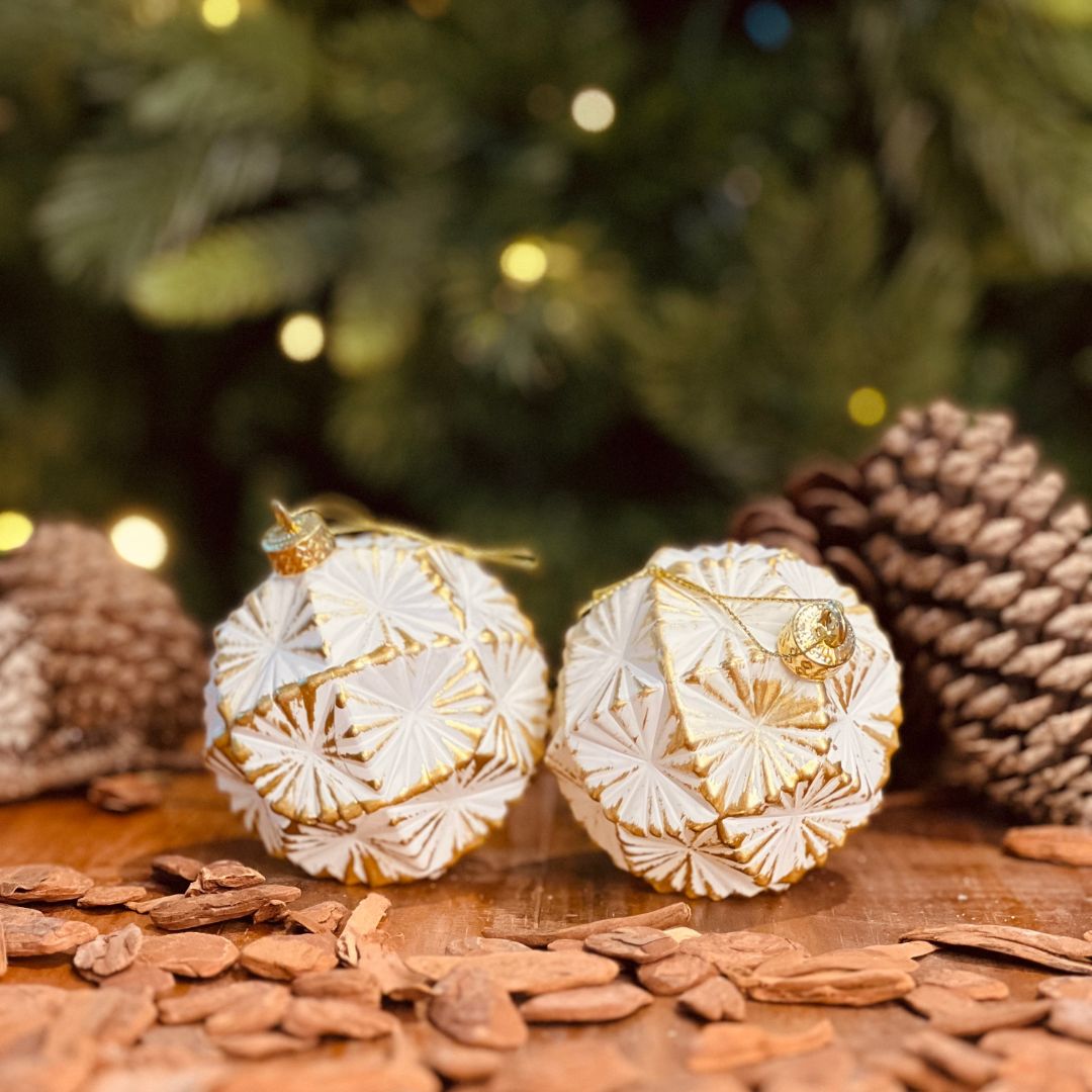 Bola Decorada Dourado Kit Com Três - Diam 8 Cm