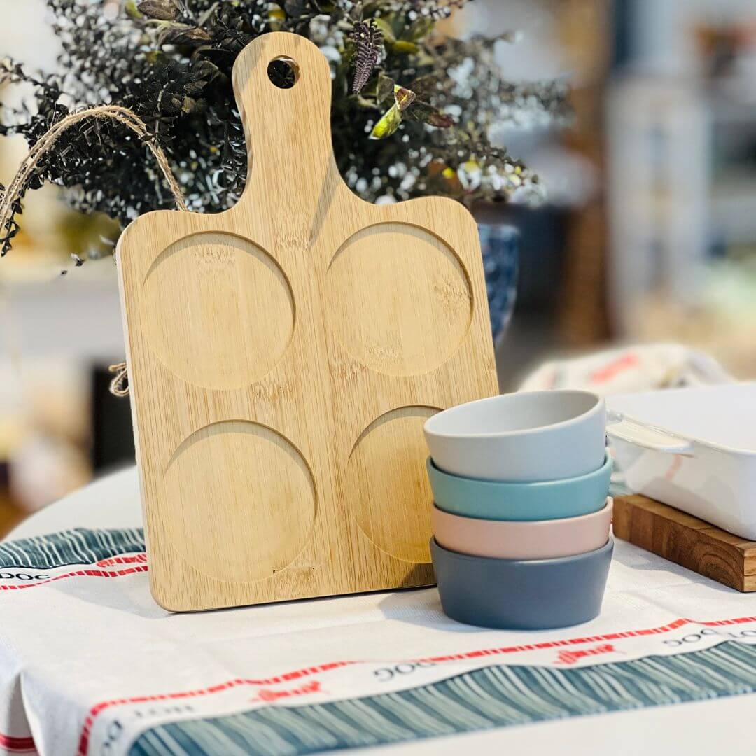 Conjunto Petisqueira Com Bandeja de Bambu e Quatro Potes - 21cmx32