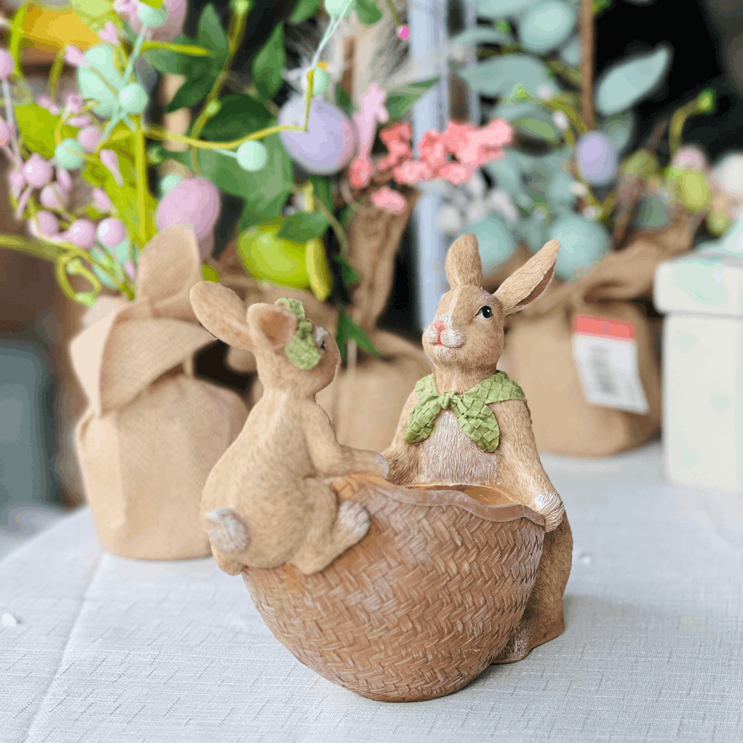 Coelhos Com Cesto Chocolate de Resina 25cm
