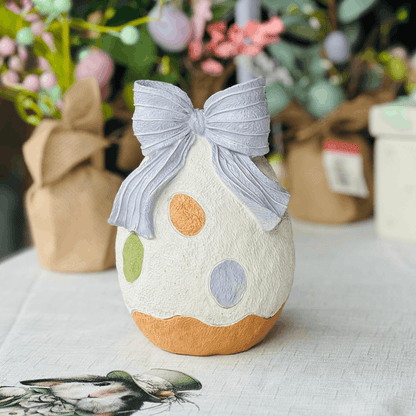 Ovo Com Laço Lilás de Resina 19cm