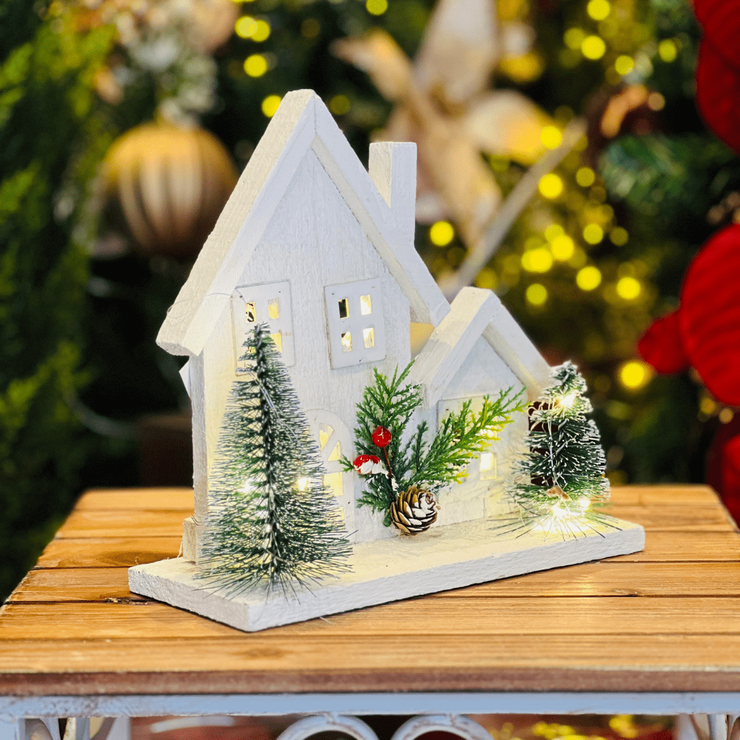 Casa Natalina Branca Com Led de Madeira 21x22x10cm