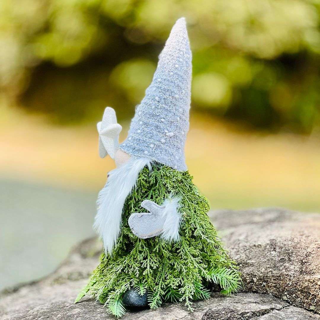 Duende Com Estrela e Folhagem - 55cm