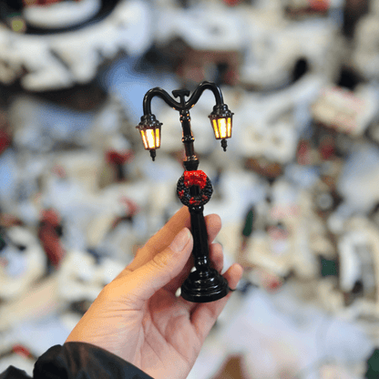 Jogo 2 Postes Natalino Com Guirlanda e Led Preto 12cm