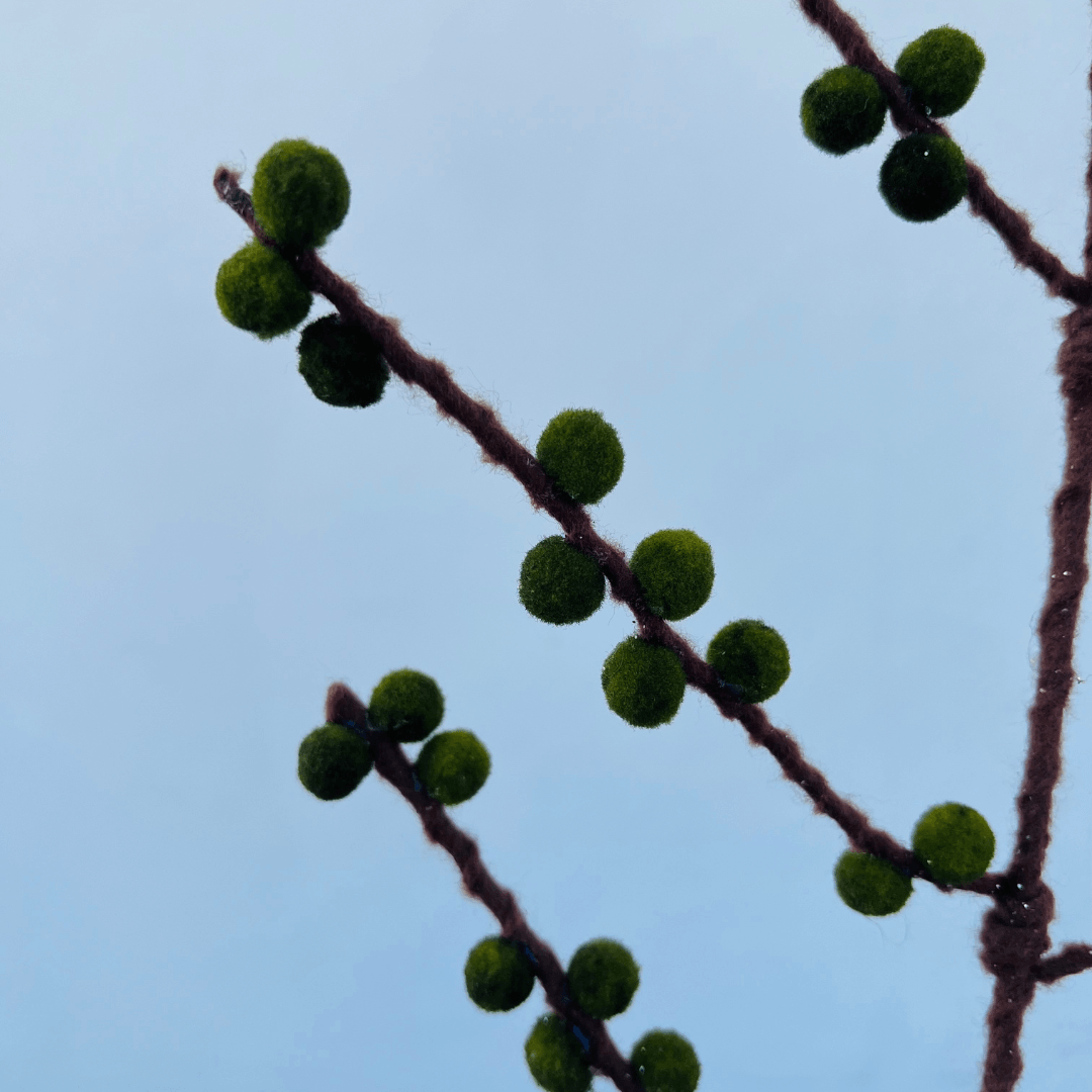 Haste Aveludada com Bolinhas Verde – 60cm