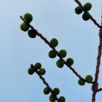 Haste Aveludada com Bolinhas Verde – 60cm