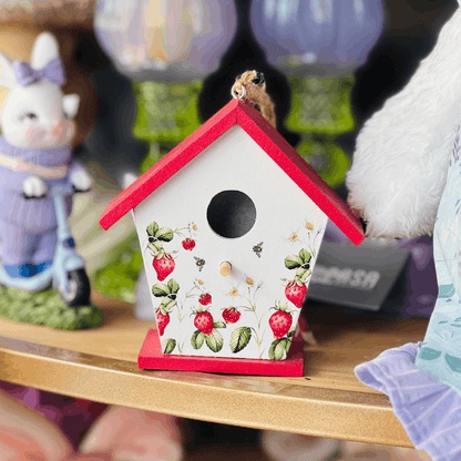 Casinha Decorativa Morangos de Madeira 10,5x11cm