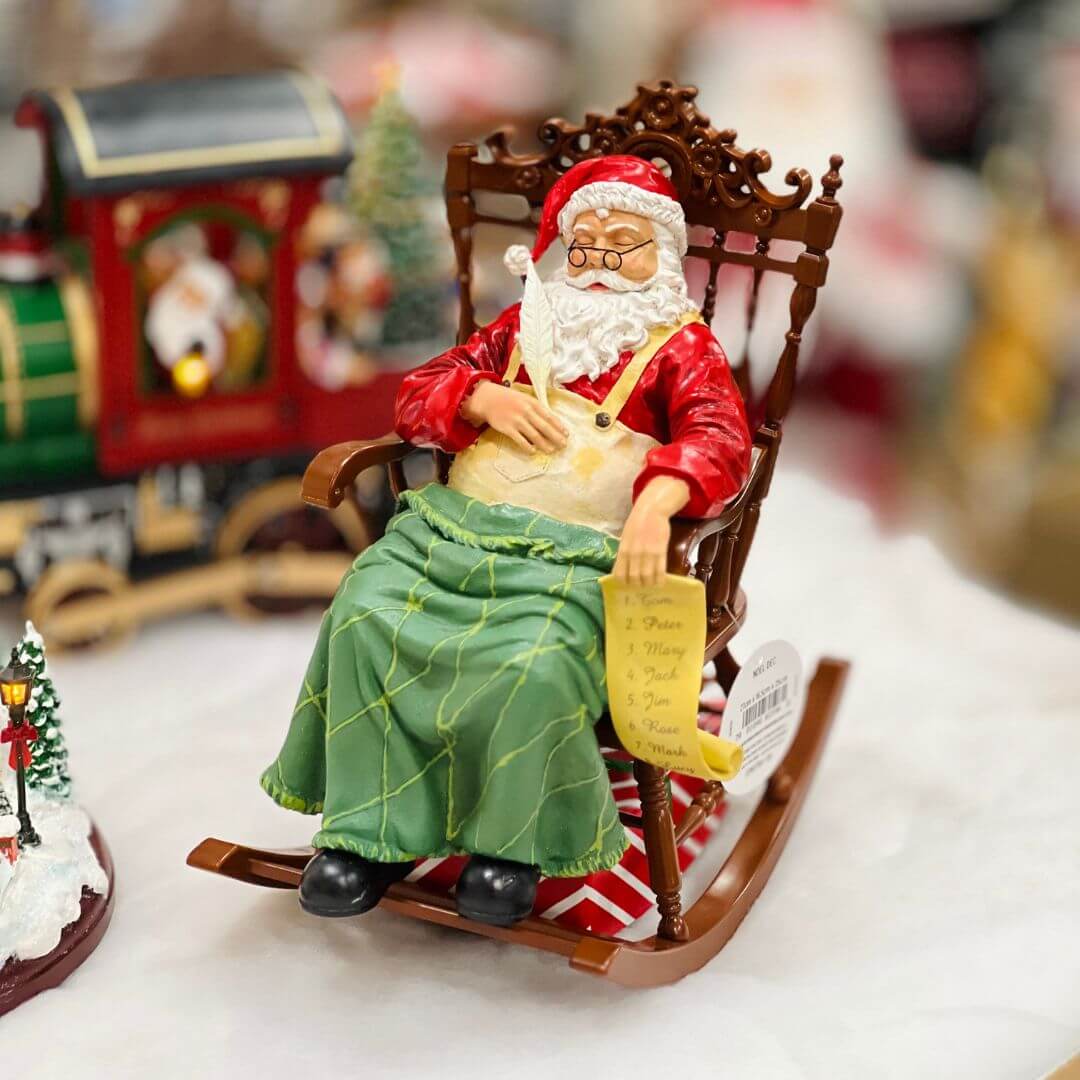 Papai Noel Decorativo na Cadeira de Balanço com Movimento e Música – 27cm