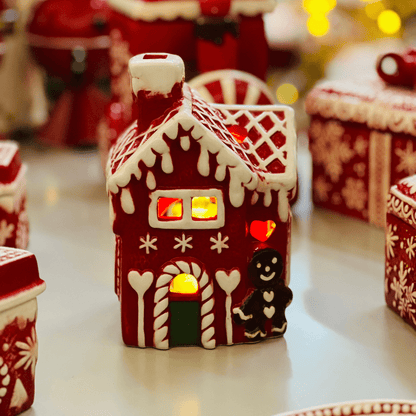 Casa Natalina Com Gingerbread Vermelho e Branco de Cerâmica 12x10x18cm