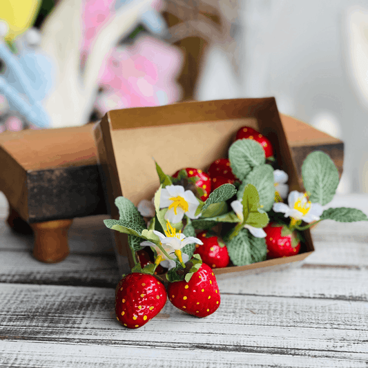 Jogo 8 Peças Decorativas de Morango com Flores - 6cm