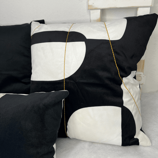 Capa De Almofada Veludo Luxor Preto e Branco Com Bordado Simples 43x43cm