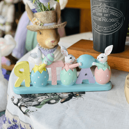 Letreiro Coelhos nos Ovinhos Easter de Resina 12x6,5x30cm