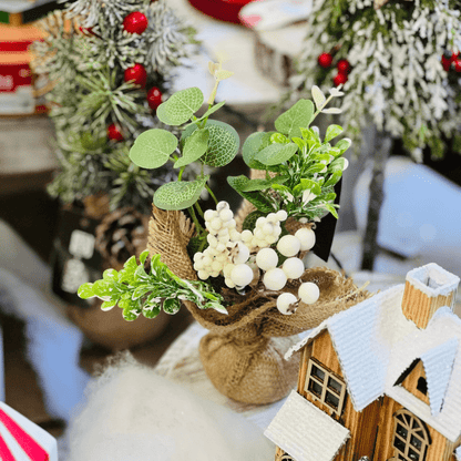 Mini Árvore Natalina Berries Brancas 25cm