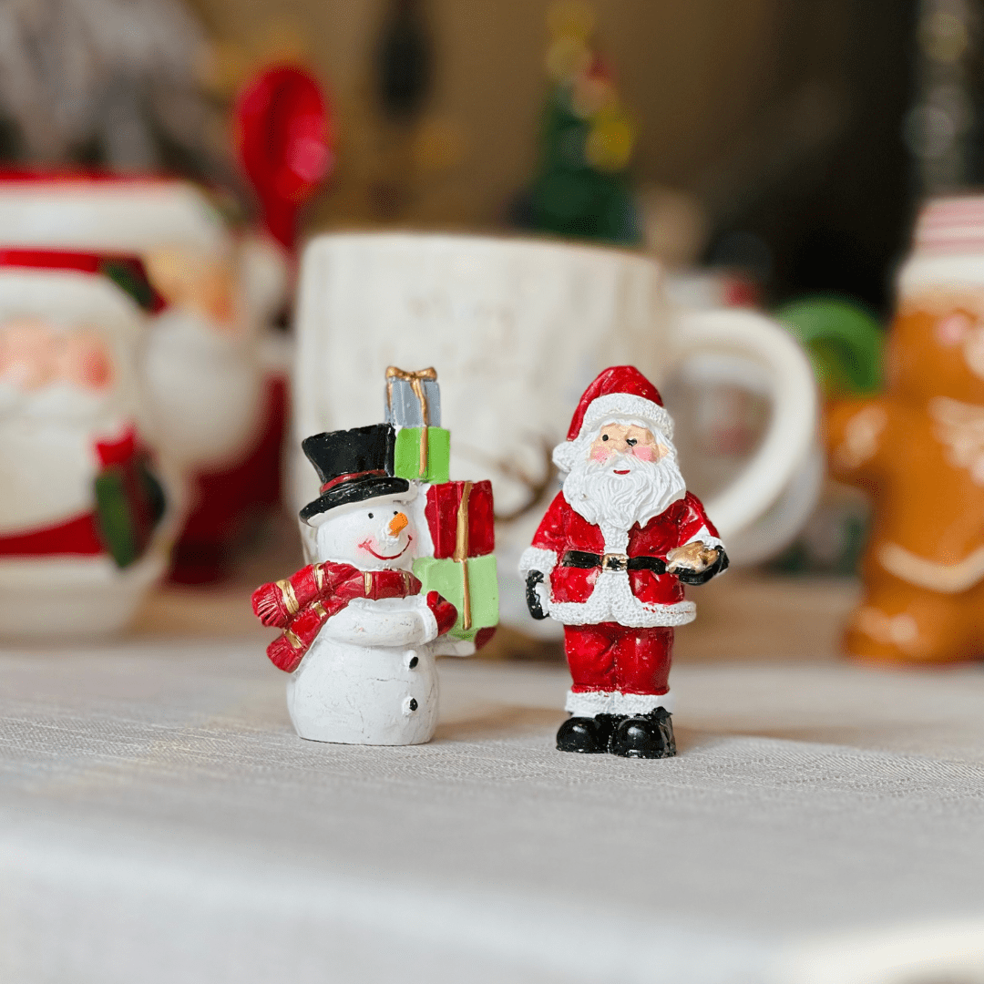 Conjunto Papai Noel e Boneco de Neve de Resina 4,5x3x7,5cm