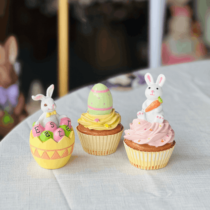 Cupcake Com Ovo Verde e Amarelo de Resina 9x6,2x6,2cm