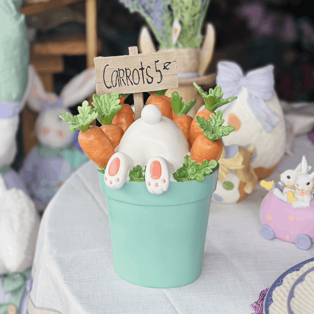 Coelho no Balde de Cenouras Decorativo de Resina 27,5cm