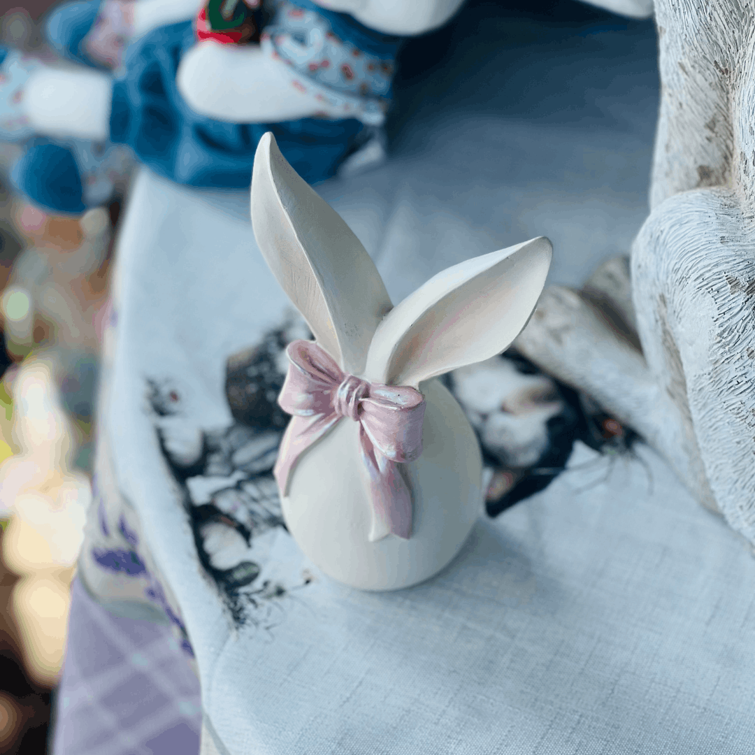 Ovo Com Orelhas de Resina 11,7x7,7x18cm